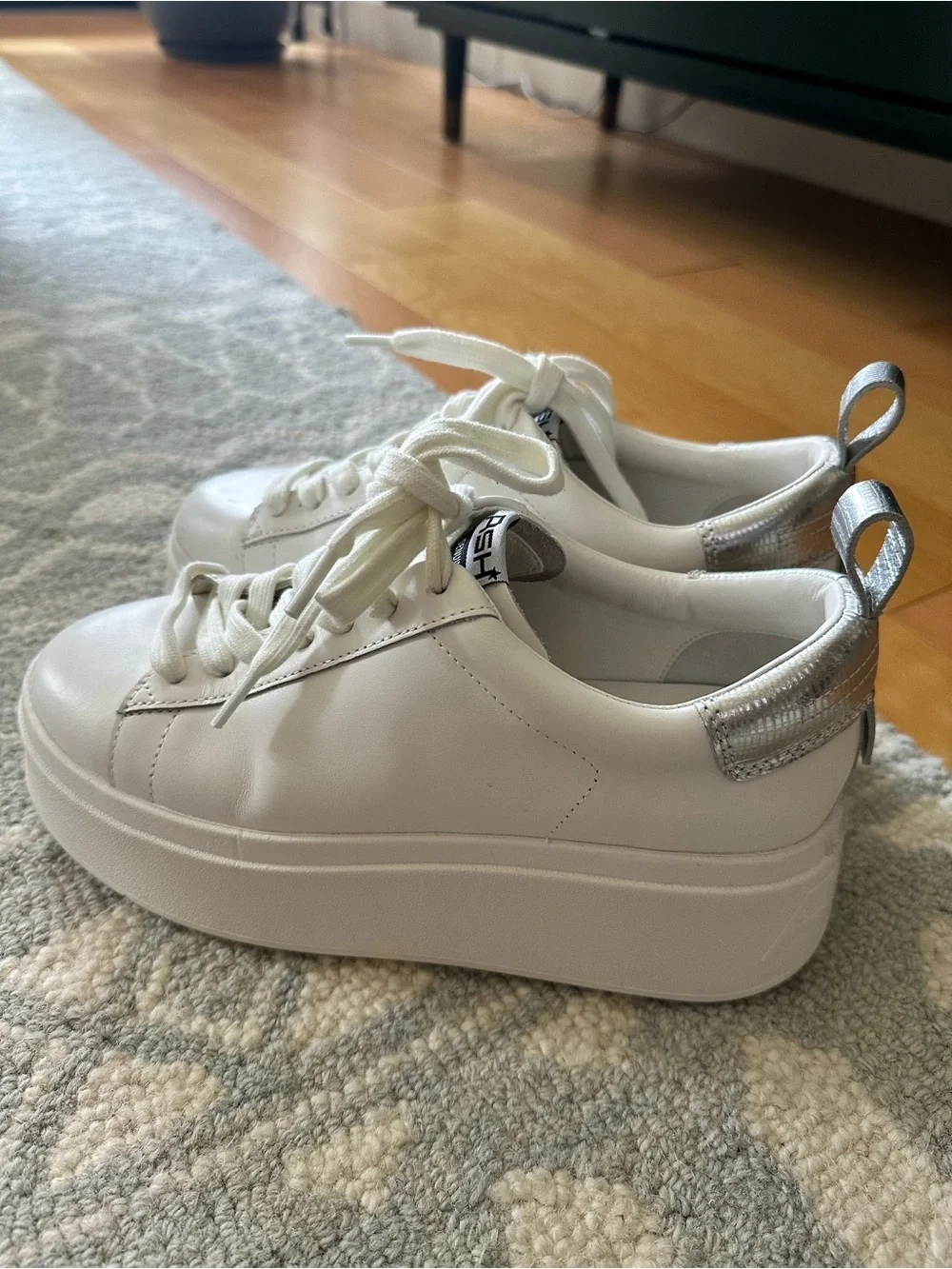 Ash clean white